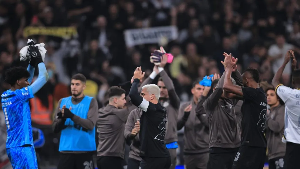 Jogadores do Corinthians agradem a torcida