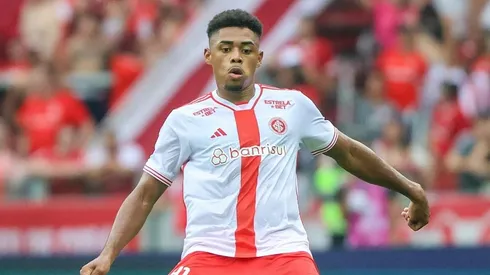 Victor Gabriel, zagueiro do Internacional que está chamando atenção pela atuação impressionante