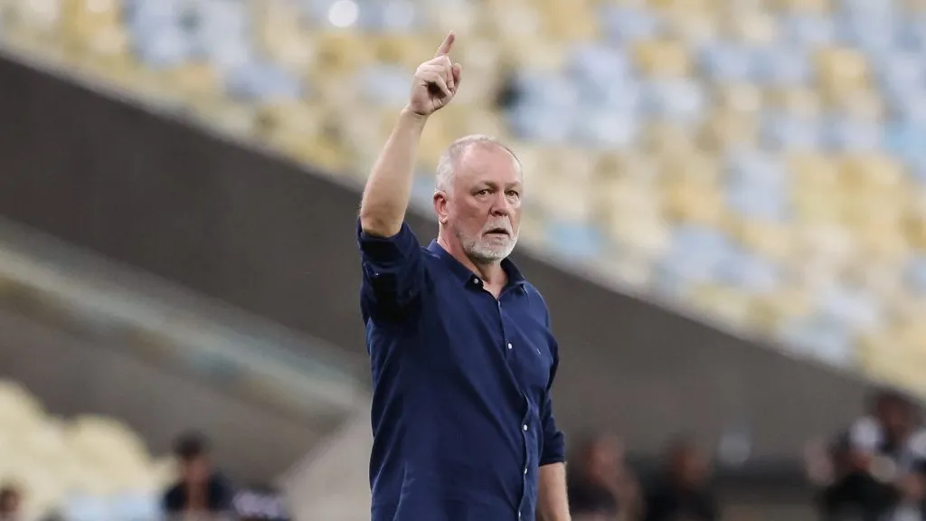 Mano Menezes está pressionado no cargo – FOTO: LUCAS MERÇON / FLUMINENSE F.C.