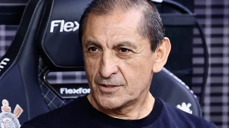 Ramón Díaz durante partida entre Corinthians e Velo Clube, na Neo Química Arena, pelo Paulistão.