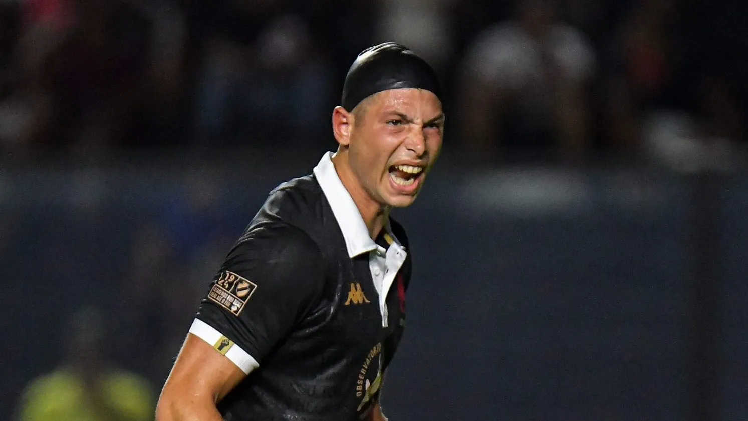 Vasco busca negociar Capasso de forma imediata –  Foto: Thiago Ribeiro/AGIF