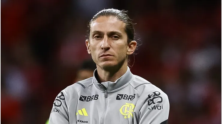 Filipe Luís toma decisão importante no Flamengo
