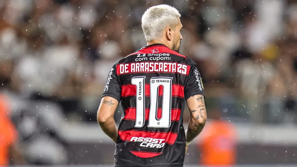 Arrascaeta com a 10 do Mengo