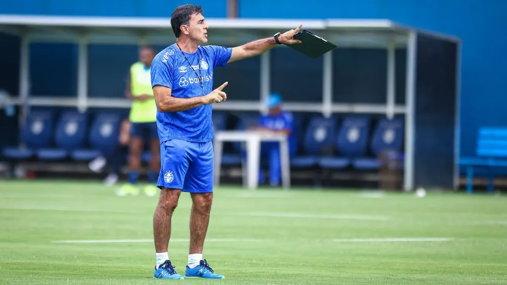 Quinteros em treino do Grêmio