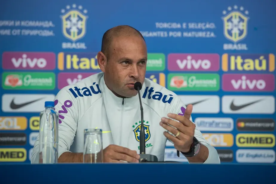 Rogério Maia dando coletiva na CBF - MoWA Press
