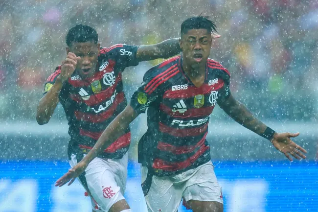 Bruno Henrique, do Flamengo, comemora seu gol durante partida contra o Botafogo no Mangueirão pela Supercopa 2025. Foto: Fernando Torres / AGIF