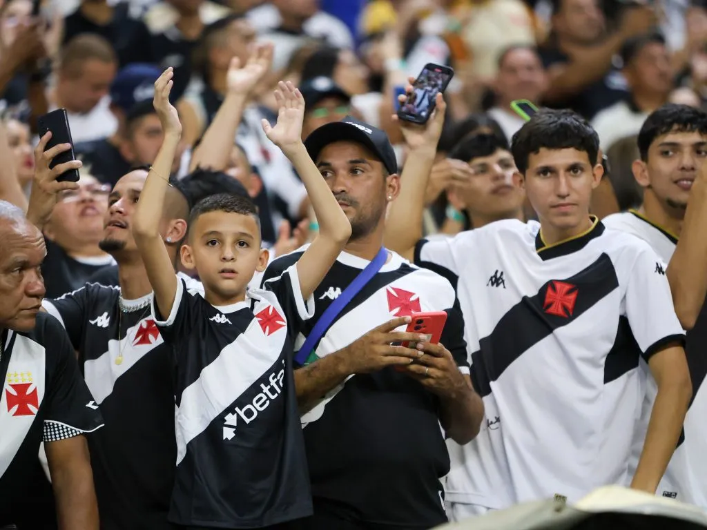 Torcida durante partida entre Vasco e Madureira na Arena da Amazônia pelo Campeonato Carioca 2025. Foto: Antonio Pereira / AGIF