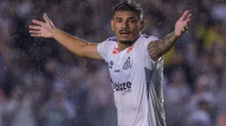 Tiquinho Soares vai ficar no Santos.