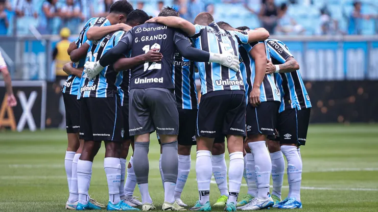 Jogadores do Grêmio antes da partida contra São Luiz-RS. Foto: Maxi Franzoi / AGIF