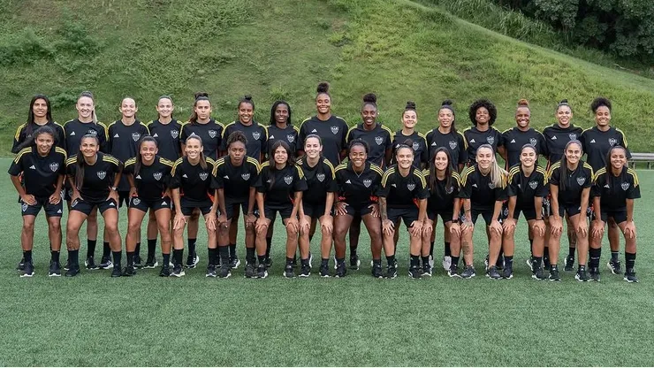 O Atlético Mineiro anunciou a contratação de ex-zagueira do América e um pacotão de reforços para fortalecer a equipe feminina