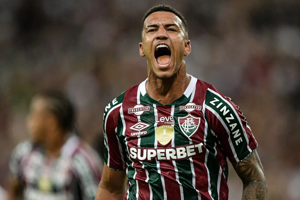 RJ – RIO DE JANEIRO – 01/11/2024 – BRASILEIRO A 2024, FLUMINENSE X GREMIO – Kaua Elias jogador do Fluminense comemora seu gol durante partida contra o Gremio no estadio Maracana pelo campeonato Brasileiro A 2024. Foto: Thiago Ribeiro/AGIF