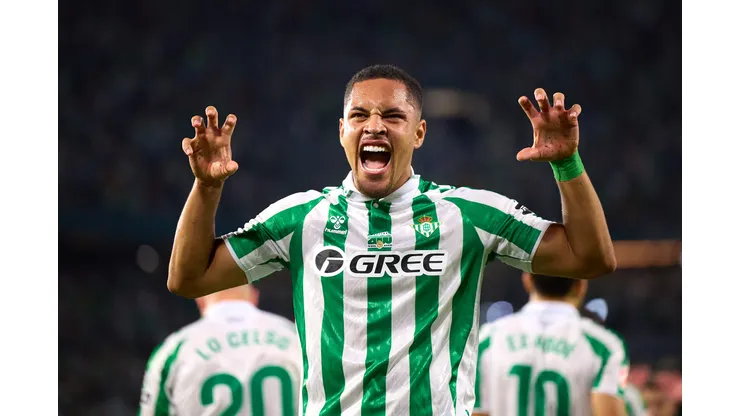 Vitor Roque comemorando gol pelo Betis. É a mais nova contratação do Palmeiras para 2025