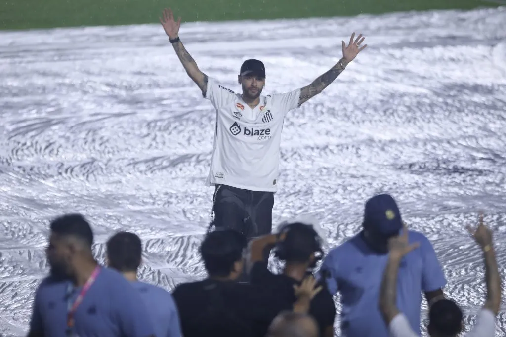 Neymar durante a festa na Vila Belmiro. Foto: Reinaldo Campos/AGIF