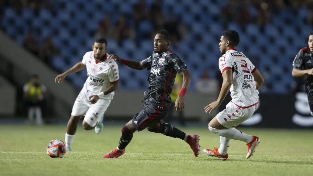 Lorran durante partida. Foto: Kayan Mendes/AGIF