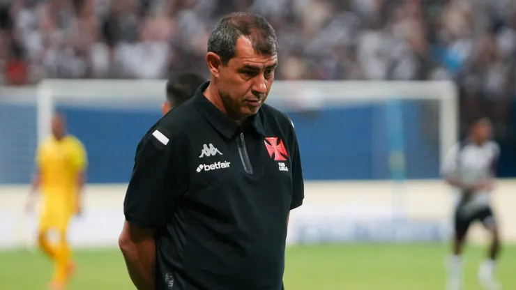 Fábio Carille ainda não definiu o elenco para o clássico - Foto: Aguilar Abecassis/AGIF