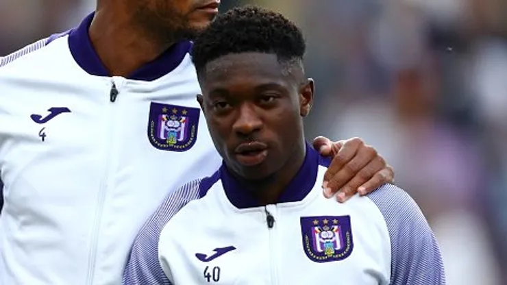 Francis Amuzu durante partida entre Anderlecht e KV Mechelen. Foto: Dean Mouhtaropoulos