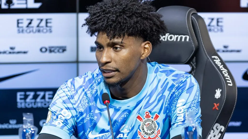 Hugo Souza durante entrevista. Foto: Rodrigo Coca/Ag. Corinthians