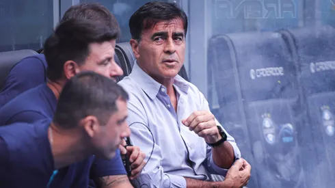 Jogadores do Monsoon posam para foto antes na partida contra Grêmio no estádio Do Vale pelo campeonato Gaúcho 2025. Foto: Maxi Franzoi/AGIF
