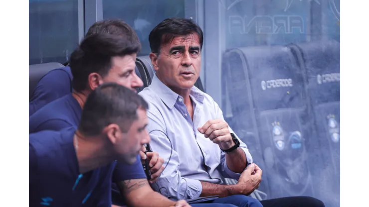Jogadores do Monsoon posam para foto antes na partida contra Grêmio no estádio Do Vale pelo campeonato Gaúcho 2025. Foto: Maxi Franzoi/AGIF