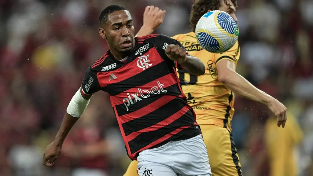 Lorran durante partida. Foto: Thiago Ribeiro/AGIF