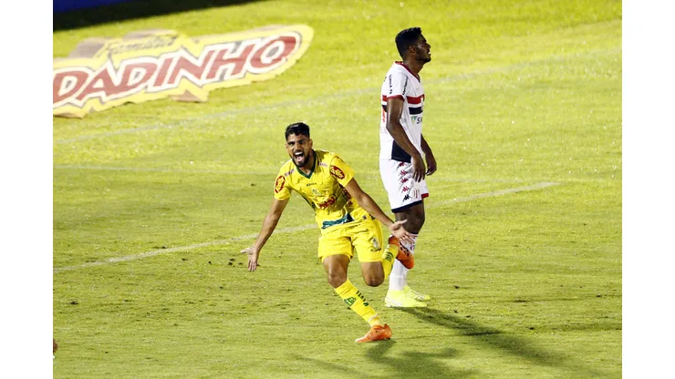 Daniel Borges jogador do Mirassol comemora seu gol durante partida contra o Botafogo-SP no estadio Santa Cruz pelo campeonato Paulista 2020. Foto: Thiago Calil/AGIF