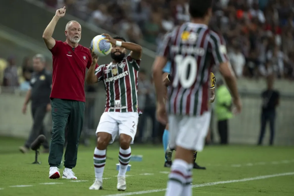 RJ – RIO DE JANEIRO – 26/11/2024 – BRASILEIRO A 2024, FLUMINENSE X CRICIUMA – Mano Menezes tecnico do Fluminense durante partida contra o Criciuma no estadio Maracana pelo campeonato Brasileiro A 2024. Foto: Jorge Rodrigues/AGIF