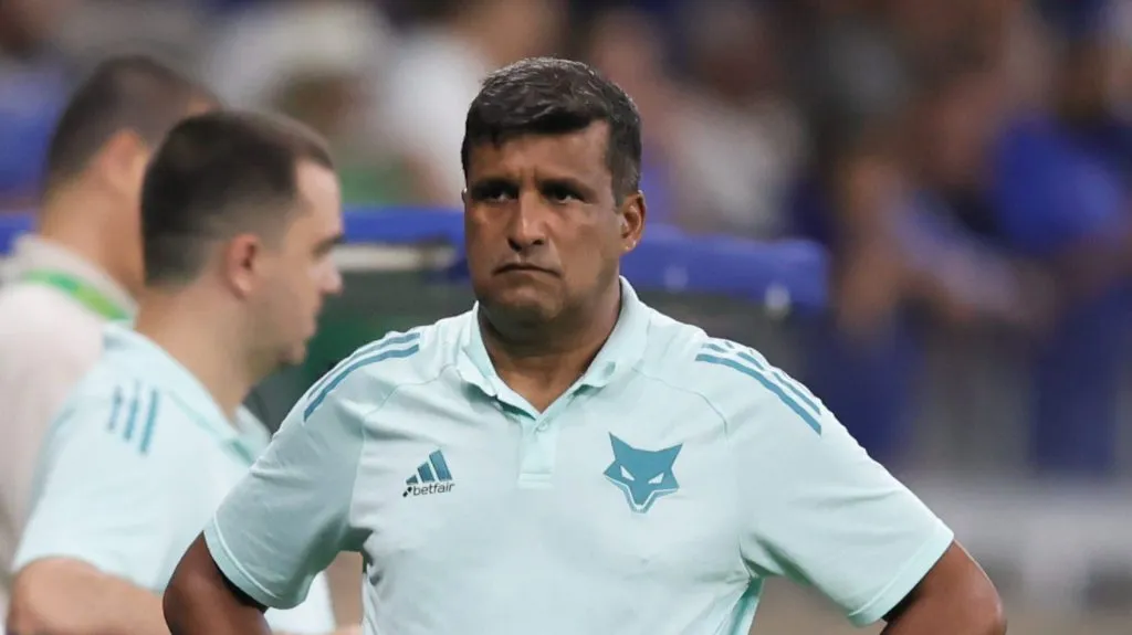 Wesley Carvalho, interino do Cruzeiro. Foto: Gilson Lobo/AGIF