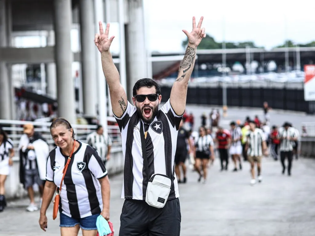 Torcida do Botafogo durante partida contra Flamengo no Mangueirão pelo campeonato Supercopa 2025. Foto: Marcos Junior / AGIF