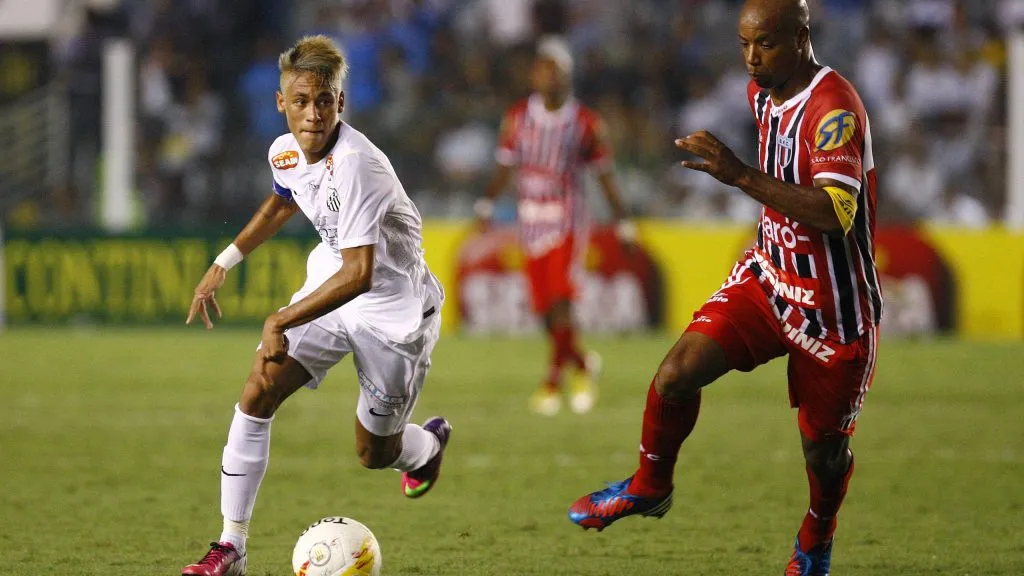 Neymar contra o Botafogo-SP pelo Paulsitão de 2013