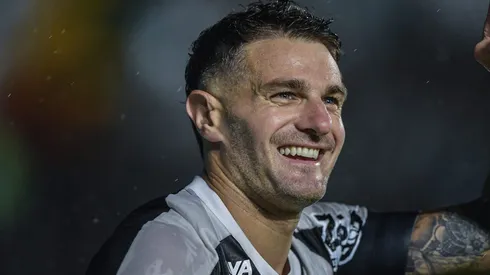 Vegetti busca marcar mais gols para continuar subindo em ranking histórico do Vasco