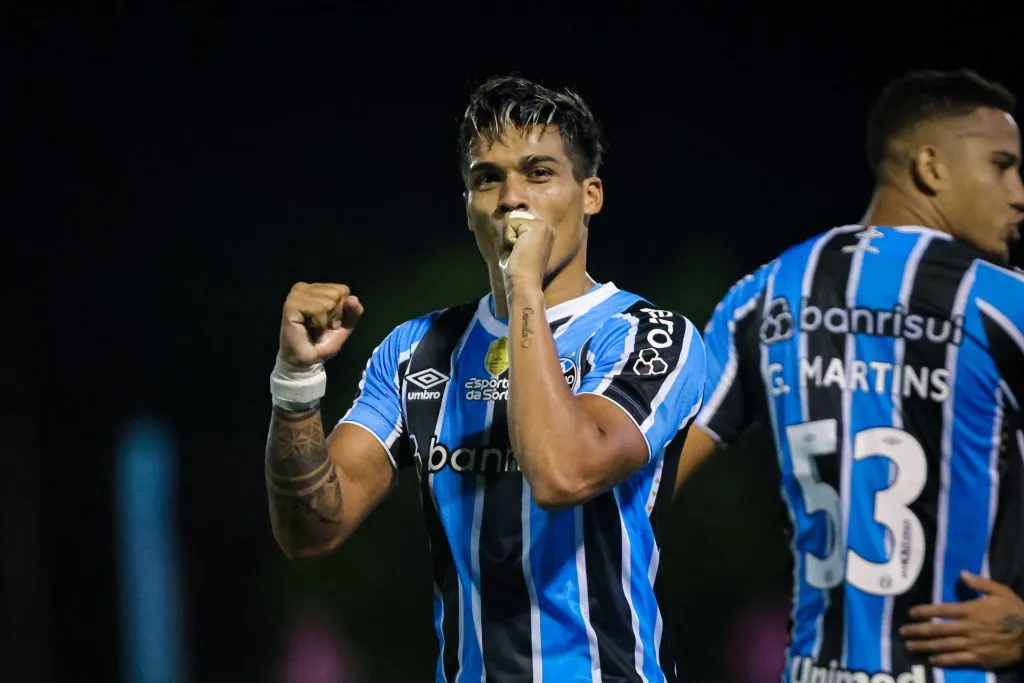 RS – NOVO HAMBURGO – 29/01/2025 – GAUCHO 2025, MONSOON X GREMIO – Matias Arezo jogador do Gremio comemora seu gol durante partida contra o Monsoon no estadio Do Vale pelo campeonato Gaucho 2025. Foto: Maxi Franzoi/AGIF