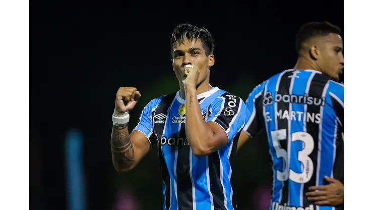 RS - NOVO HAMBURGO - 29/01/2025 - GAUCHO 2025, MONSOON X GREMIO - Matias Arezo jogador do Gremio comemora seu gol durante partida contra o Monsoon no estadio Do Vale pelo campeonato Gaucho 2025. Foto: Maxi Franzoi/AGIF
