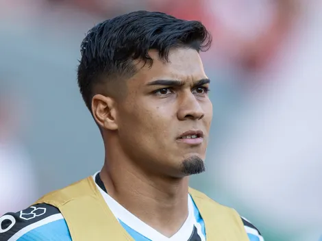 Grêmio negocia com Romarinho como substituto de Arezo