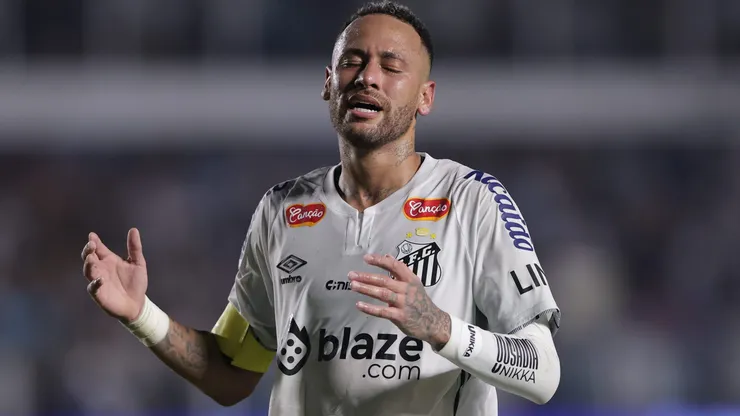 Neymar entra bem na estreia, mas Santos fica no empate com o Botafogo na Vila.