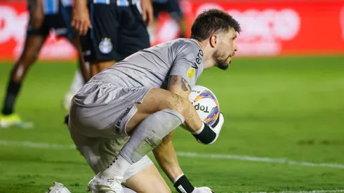 Tiago Volpi vai iniciar Gre-Nal 44 no banco de reservas - Foto: Luiz Erbes/AGIF