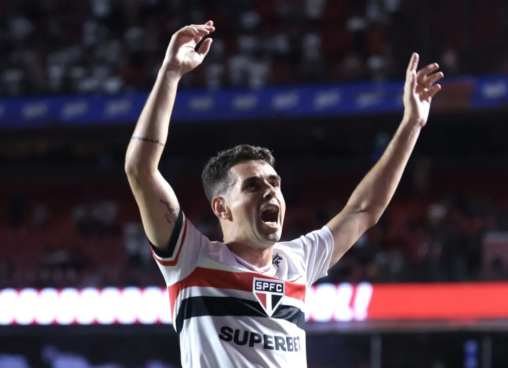 SP – SAO PAULO – 05/02/2025 – PAULISTA 2025, SAO PAULO X MIRASSOL – Oscar jogador do Sao Paulo comemora seu gol durante partida contra o Mirassol no estadio Morumbi pelo campeonato Paulista 2025. Foto: Marcello Zambrana/AGIF