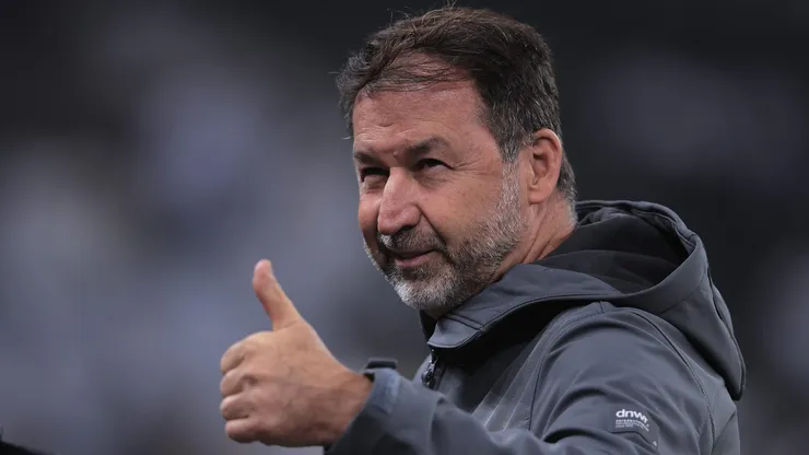 Augusto Melo não vai vender Garro em 2025.