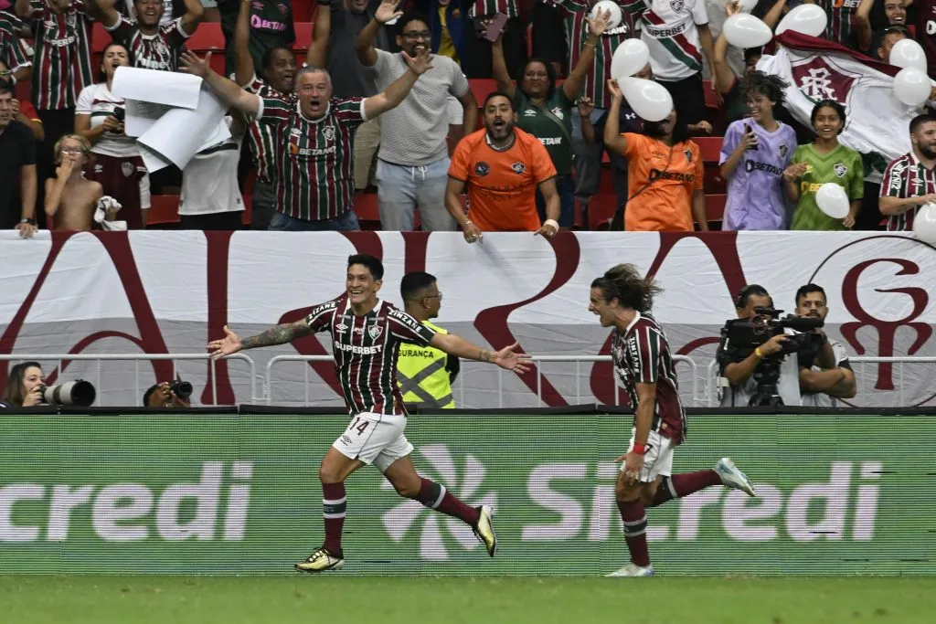 Jogadores do Fluminense comemorando