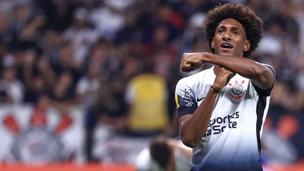 Talles Magno jogador do Corinthians comemora seu gol durante partida contra o Velo Clube no estádio Arena Corinthians pelo campeonato Paulista 2025. Foto: Marcello Zambrana/AGIF
