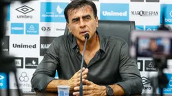 Gustavo Quinteros técnico do Grêmio durante partida contra o Juventude no estádio Alfredo Jaconi pelo campeonato Gaúcho 2025.