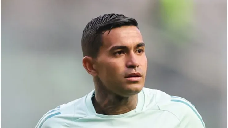 Dudu, jogador do Cruzeiro, durante aquecimento pelo Campeonato Mineiro