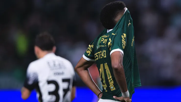 Estevao lamentando durante partida contra o Corinthians. Foto: Ettore Chiereguini/AGIF