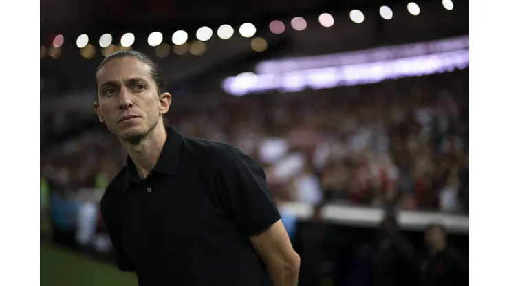 Filipe Luís técnico do Flamengo durante partida contra o Atlético-MG no estádio Maracanã pelo campeonato Brasileiro A 2024. Foto: Jorge Rodrigues/AGIF