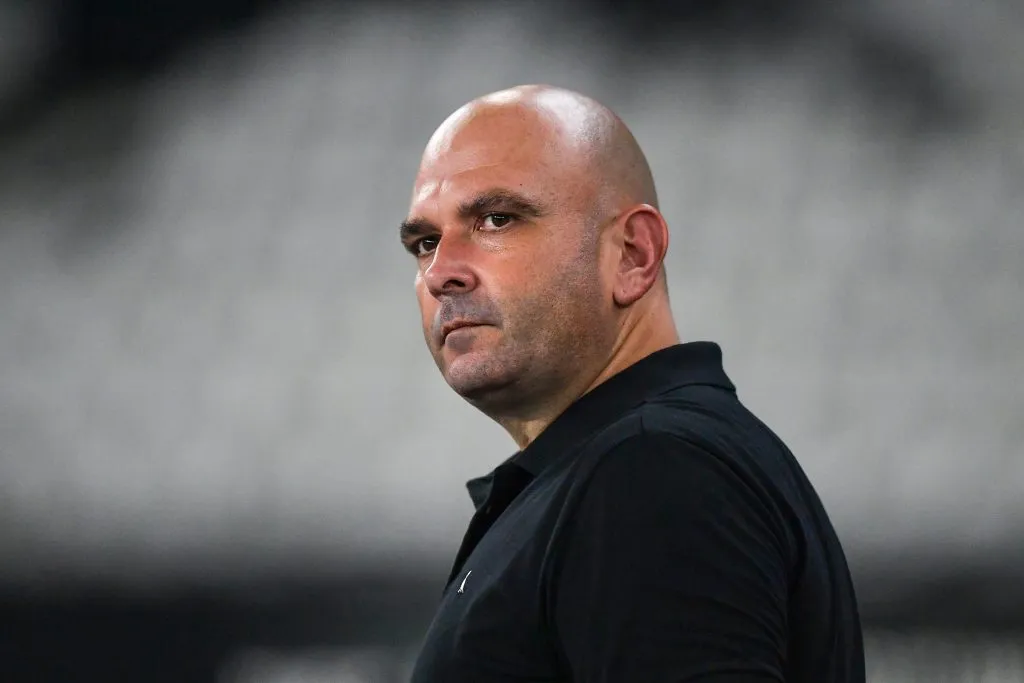 Botafogo perdeu três jogadores lesionados na partida – Foto: Thiago Ribeiro/AGIF