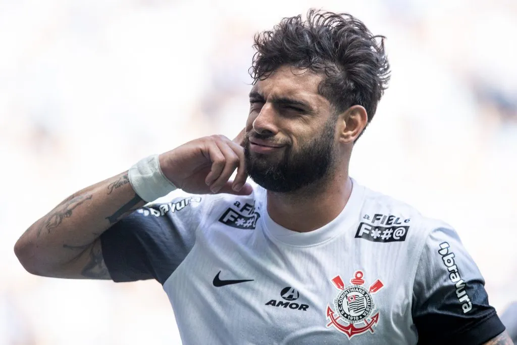 Yuri Alberto jogador do Corinthians comemora seu gol durante partida contra o Grêmio no estádio Arena do Grêmio pelo campeonato Brasileiro A 2024. Foto: Liamara Polli/AGIF