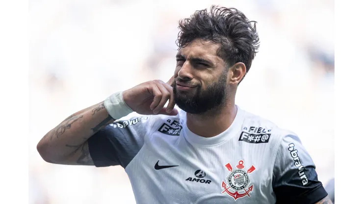 Yuri Alberto jogador do Corinthians comemora seu gol durante partida contra o Grêmio no estádio Arena do Grêmio pelo campeonato Brasileiro A 2024. Foto: Liamara Polli/AGIF