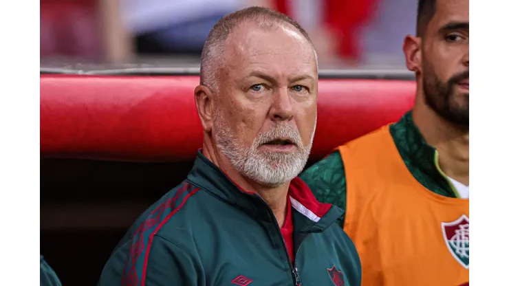 Mano Menezes técnico do Fluminense durante partida contra o Internacional no estádio Beira-Rio pelo campeonato Brasileiro A 2024. Foto: Maxi Franzoi/AGIF