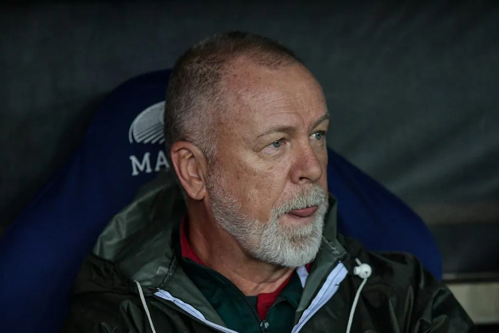 RJ – RIO DE JANEIRO – 03/10/2024 – BRASILEIRO A 2024, FLUMINENSE X CRUZEIRO – Mano Menezes tecnico do Fluminense durante partida contra o Cruzeiro no estadio Maracana pelo campeonato Brasileiro A 2024. Foto: Thiago Ribeiro/AGIF