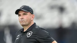Carlos Leiria técnico do Botafogo durante partida contra o Volta Redonda no estádio Engenhão pelo campeonato Carioca 2025. Foto: Jorge Rodrigues/AGIF