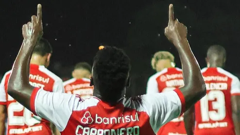 Carbonero comemorando gol pelo Internacional